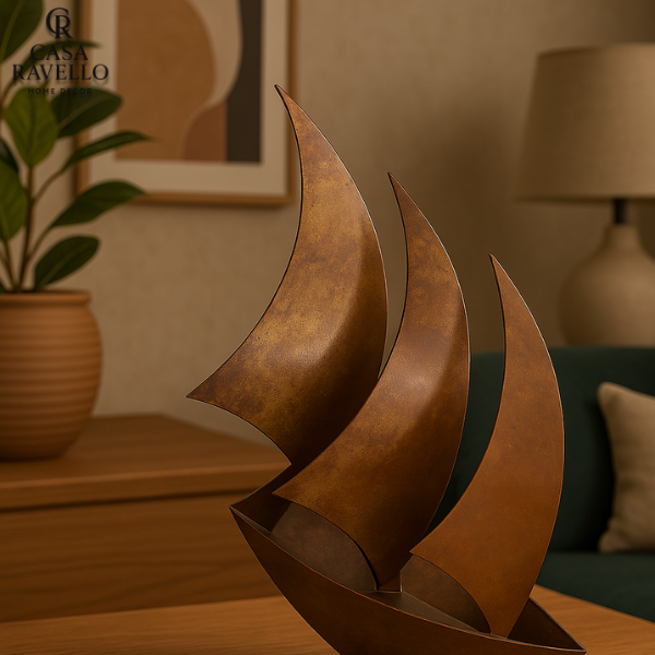 Escultura Barco a Vela para decoração em Metal Envernizado - Rumo ao Horizonte